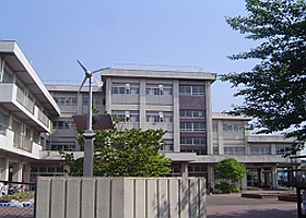 嶮山小学校